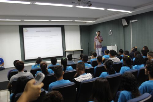 Palestra sobre equipamentos sociais CRAS e CREAS