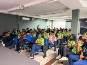 Palestra sobre ECA Digital, segurança na internet e desinformação promove reflexão entre jovens do ILBJ